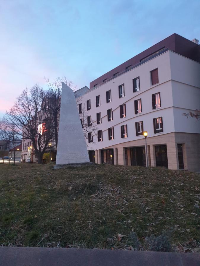 Apartman Viktoria Tuzla Buitenkant foto