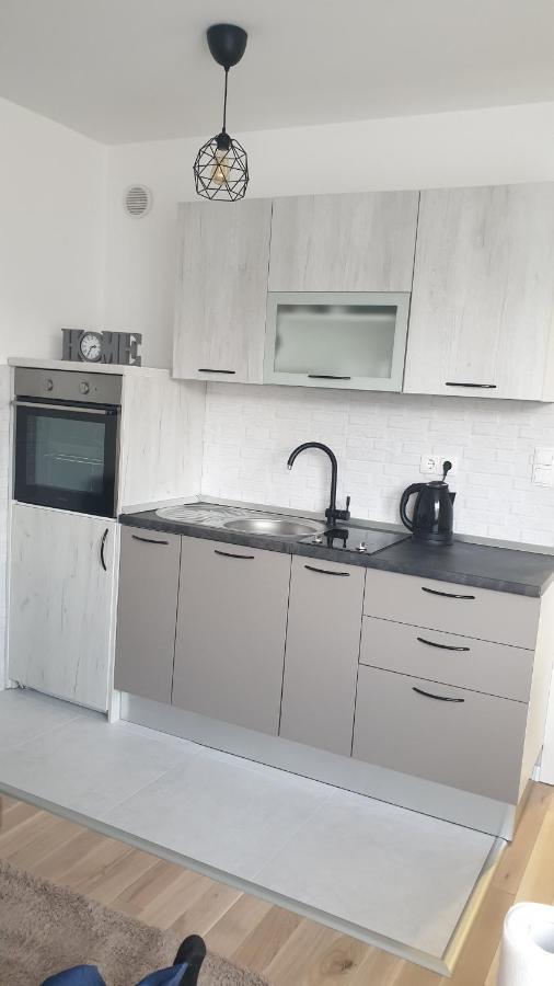 Apartman Viktoria Tuzla Buitenkant foto